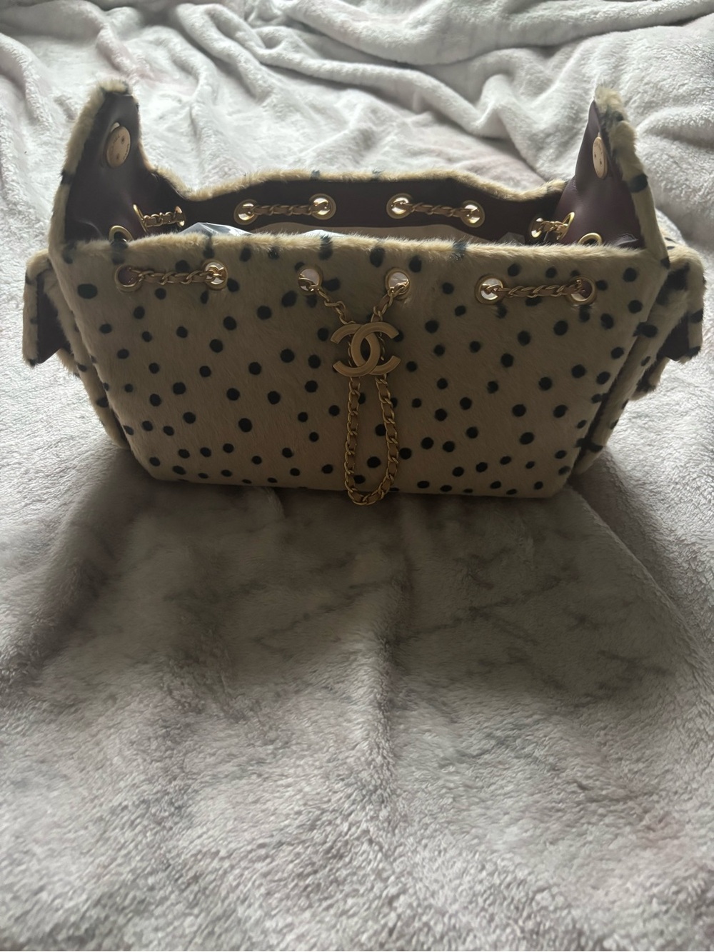 CHANEL Cream and Black Polka Dot Shoulder Bag with Gold CC Chain - Picture 7 of 14